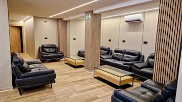 Deluxe Shared Dormitory | Living area