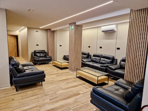 Deluxe Shared Dormitory | Living area