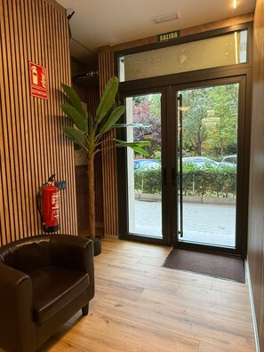 Front of property - Velvet Hostel Business (Madrid)