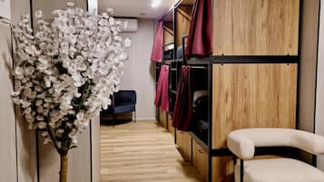 Dormitori compartit Deluxe | Roba de llit hipoal·lergògena, decoració individual i escriptori