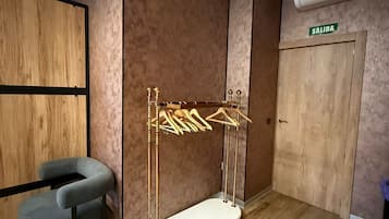 Dormitori compartit Deluxe | Roba de llit hipoal·lergògena, decoració individual i escriptori