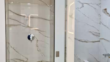 Deluxe Shared Dormitory | Shared bathroom