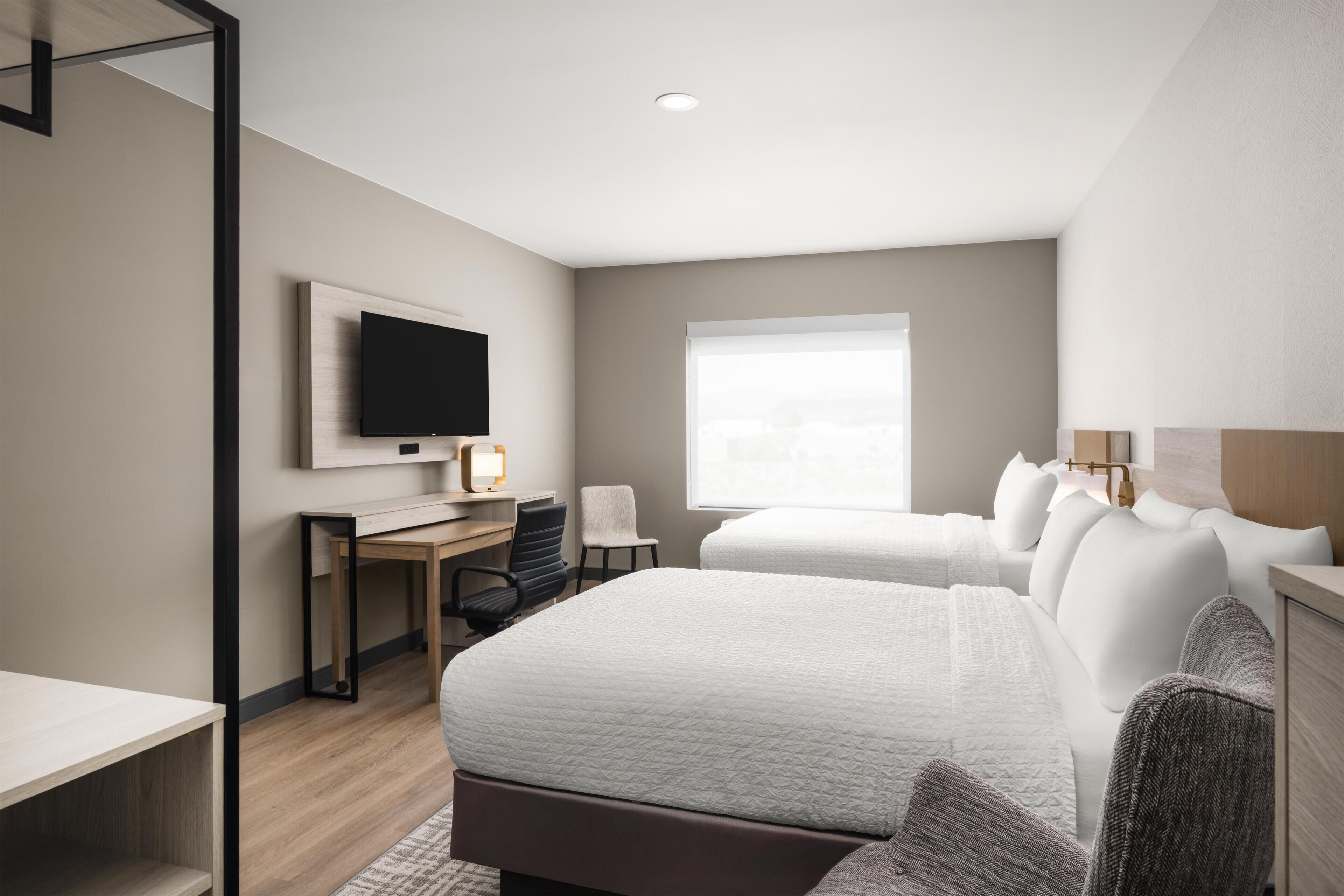 Habitación estándar, 2 camas de matrimonio, no fumadores, cocina básica | Mobiliario individual, escritorio, espacio para trabajar con un portátil