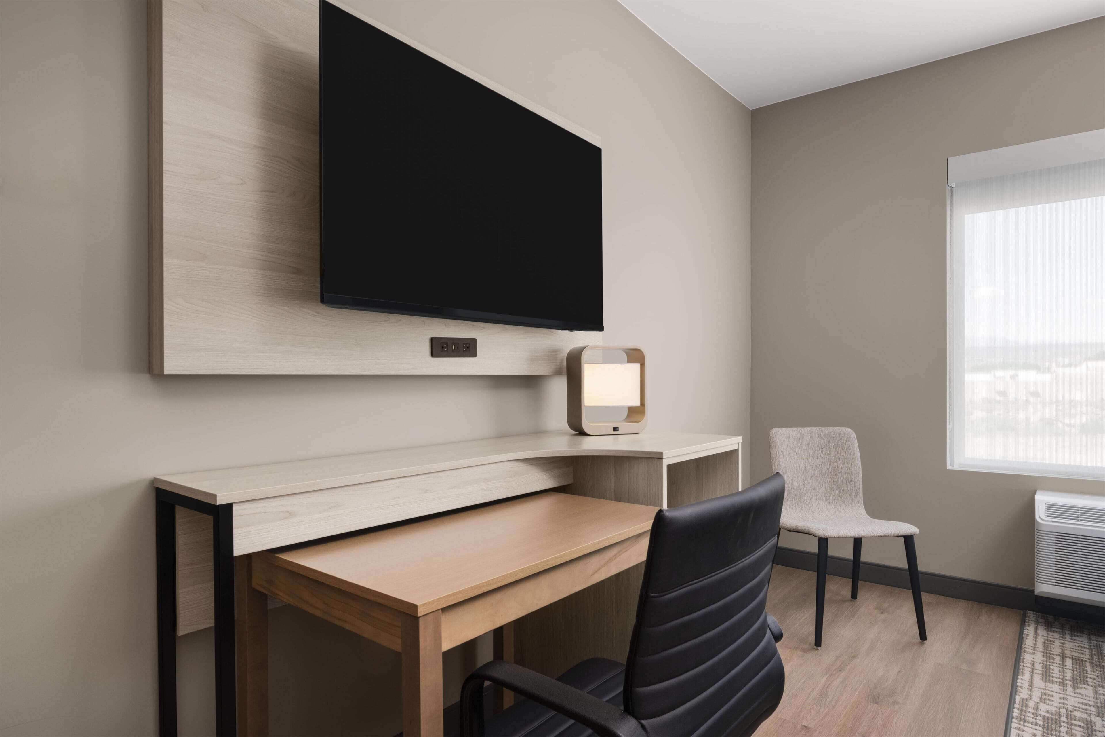 Habitación estándar, 2 camas Queen size, para no fumadores, cocineta | Tabla de planchar con plancha 