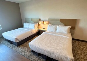 标准房, 2 张大床, 简易厨房 | 特色家居、办公桌、笔记本电脑工作区、遮光窗帘
