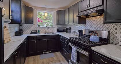 Serene Stay | 1BR Retreat with King Bed in Dunlap