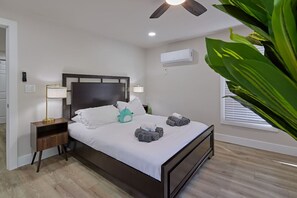 2 bedrooms, desk, iron/ironing board, WiFi