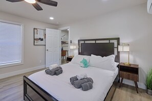 Desk, iron/ironing board, WiFi, bed sheets