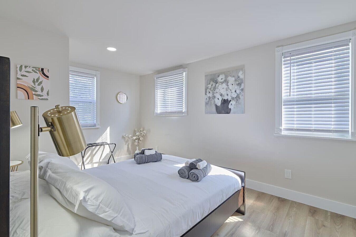 2 bedrooms, desk, iron/ironing board, WiFi