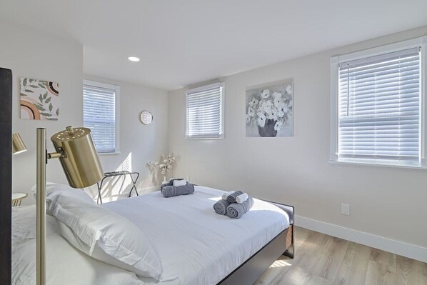 2 عدّة غرف نوم ومكتب ومكواة/لوح كي وواي فاي