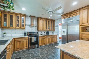 Mikrowelle, Ofen, Herdplatte, Geschirrspüler