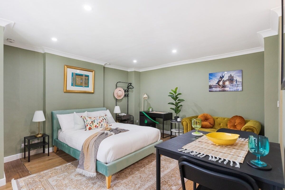 Iron/ironing board, free WiFi, bed sheets