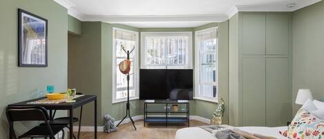 Silitysrauta/-lauta, ilmainen Wi-Fi, vuodevaatteet