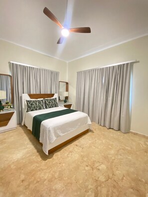 9 habitaciones, tabla de planchar con plancha, internet y ropa de cama 