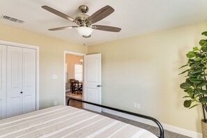 Iron/ironing board, Internet, bed sheets