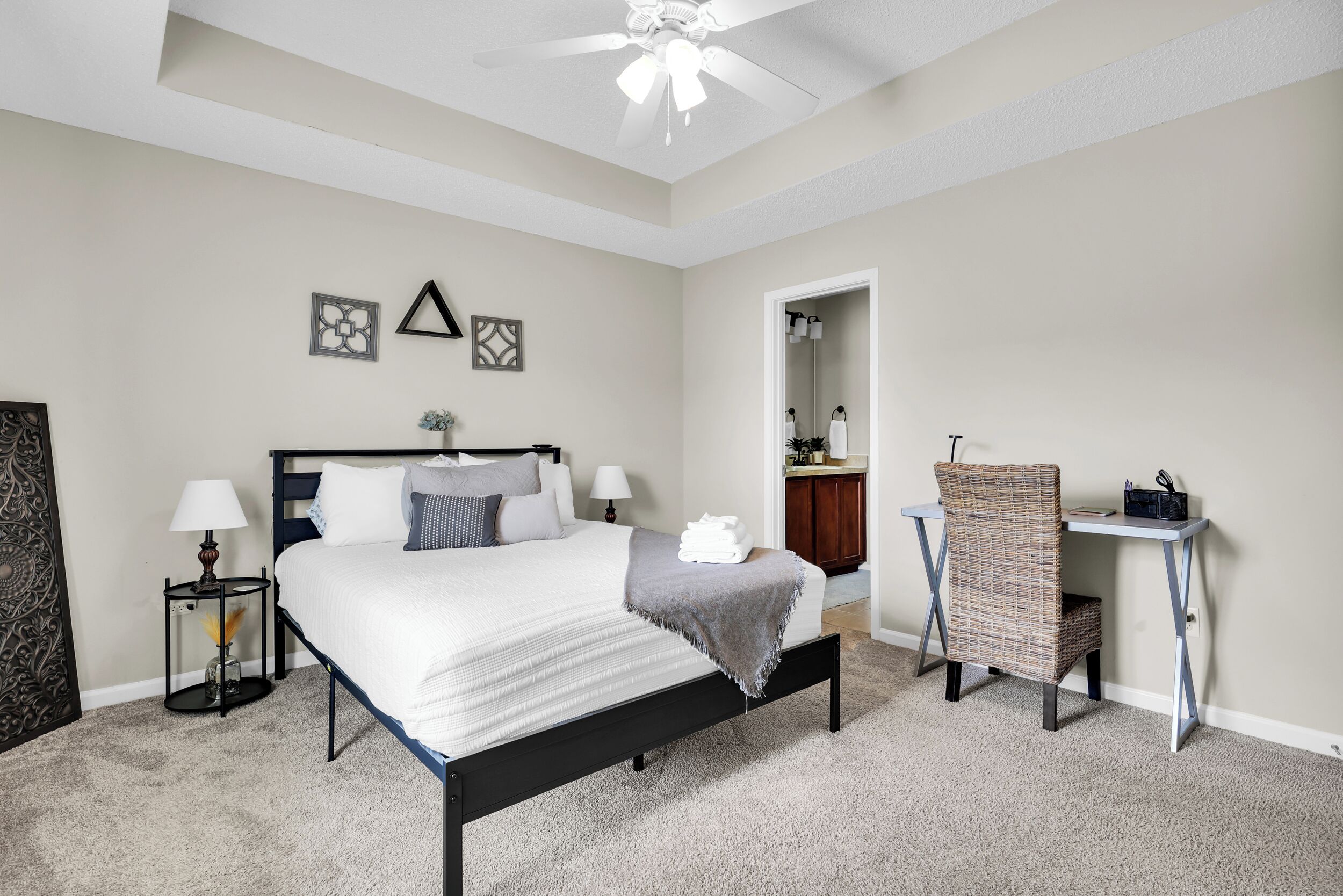 3 soverom, strykejern/-brett, wi-fi (inkludert) og sengetøy