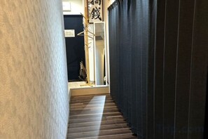 Unclassified image, 4 of 25, button - Airandohausu (Tokyo)