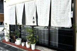 Unclassified image, 5 of 25, button - Airandohausu (Tokyo)
