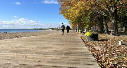 Newly Available 3rd-Floor Suite with Beach & Lake Access