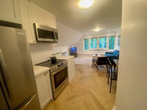 Micro-ondes, four, plaque de cuisson, lave-vaisselle