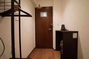Cribs/infant beds