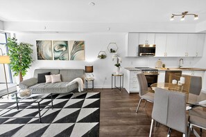 Appartement Luxe, 1 chambre, vue ville | Coin séjour