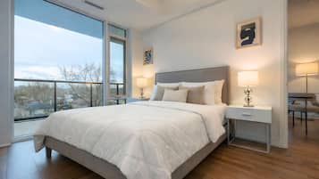 Màn/rèm cản sáng, bàn ủi/dụng cụ ủi quần áo