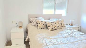 3 slaapkamers, een strijkplank/strijkijzer, wifi, beddengoed