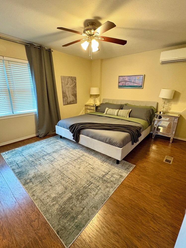 cozy-2-bed-2-bath-house-with-fenced-yard-dallas-stayz