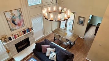 TV, fireplace