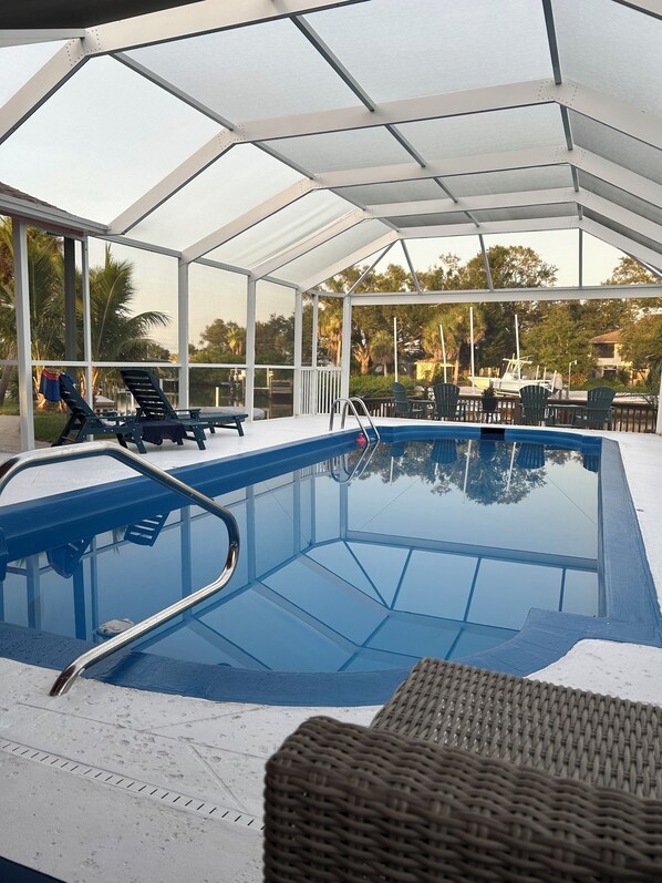 Alberca al aire libre y alberca climatizada