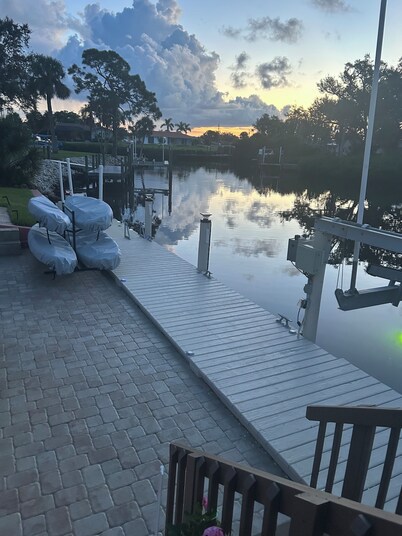 3 Bedroom waterfront home w/access to ICW Bring your boat