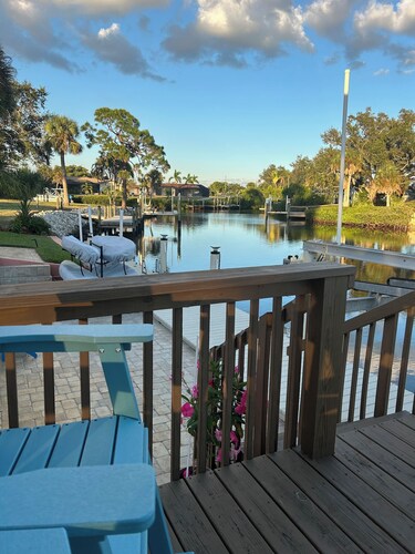 3 Bedroom waterfront home w/access to ICW Bring your boat