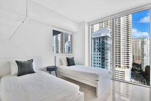 2 bedrooms, desk, WiFi, bed sheets