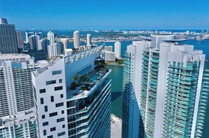 Exterior - Lovely upscale Condo Gorgeous View 2/2 in Brickell (Miami)