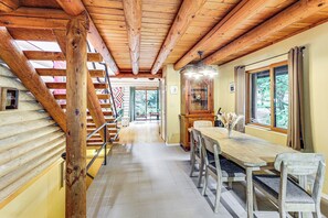 Dining - Lake Margaret Access: Boho Log Cabin w/ Backyard (Duvall)