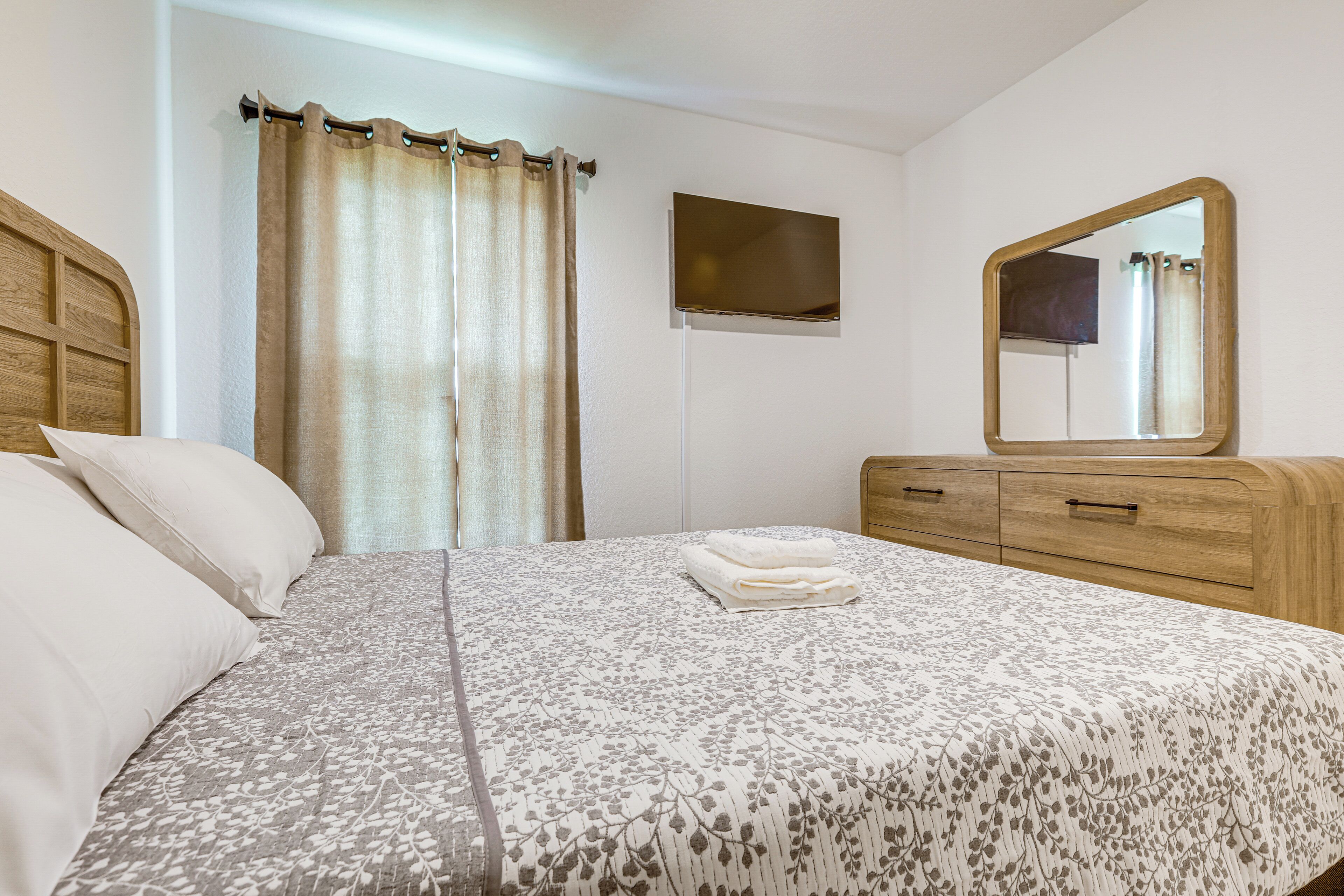 1 habitación, escritorio, tabla de planchar con plancha y internet 