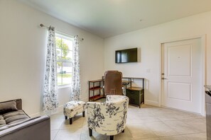 TV - Beach-Hop & Golf! Port St Lucie Apt w/ Shared Yard (Port St. Lucie)