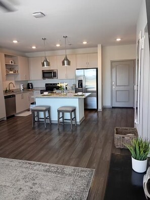 Private kitchen - Luxury Prime location, Airport, Toyota, Arsenal (Madison)