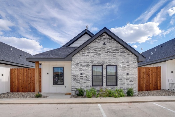 San Angelo Vacation Rental | 2BR | 2BA | 950 Sq Ft | Small Threshold to Enter