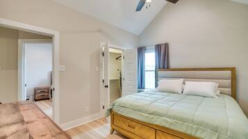2 bedrooms, iron/ironing board, WiFi, bed sheets