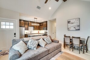 TV - 7 Mi to AFB: Central & Modern San Angelo Home (San Angelo)