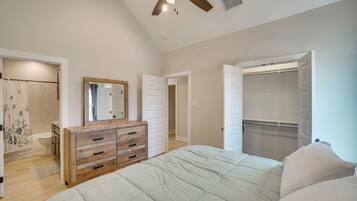 2 habitaciones, tabla de planchar con plancha, internet y ropa de cama