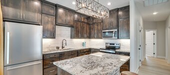 Brand-New Home 2 Mi to Shannon Med Center!