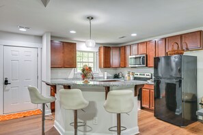 Fridge, microwave, stovetop, dishwasher - 3BD House w/Quiet Living, City Access: 6Mi to DTWN (Charlotte)