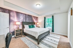 3 bedrooms, iron/ironing board, Internet, bed sheets - 3BD House w/Quiet Living, City Access: 6Mi to DTWN (Charlotte)