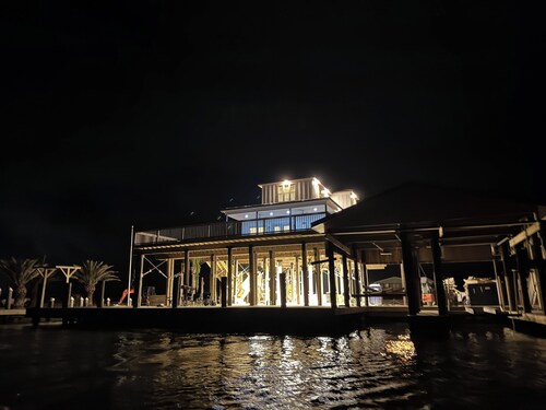 4 bed 4 bath waterfront camp in Cocodrie, LA - Perfect for fishing, Family & Fun