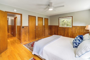 4 bedrooms, desk, Internet, bed sheets - Hike & Leaf Peep! Peaceful Home in Laurel Springs (Laurel Springs)