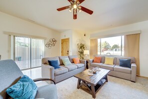 TV, fireplace, DVD player - Hike, Bike & Relax: Walkable Home in West Sedona! (Sedona)