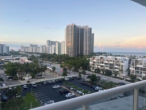 Property grounds - Ocean view in Fort Lauderdale Spacious 1-bedroom condo with pool and fitness rm (Fort Lauderdale)